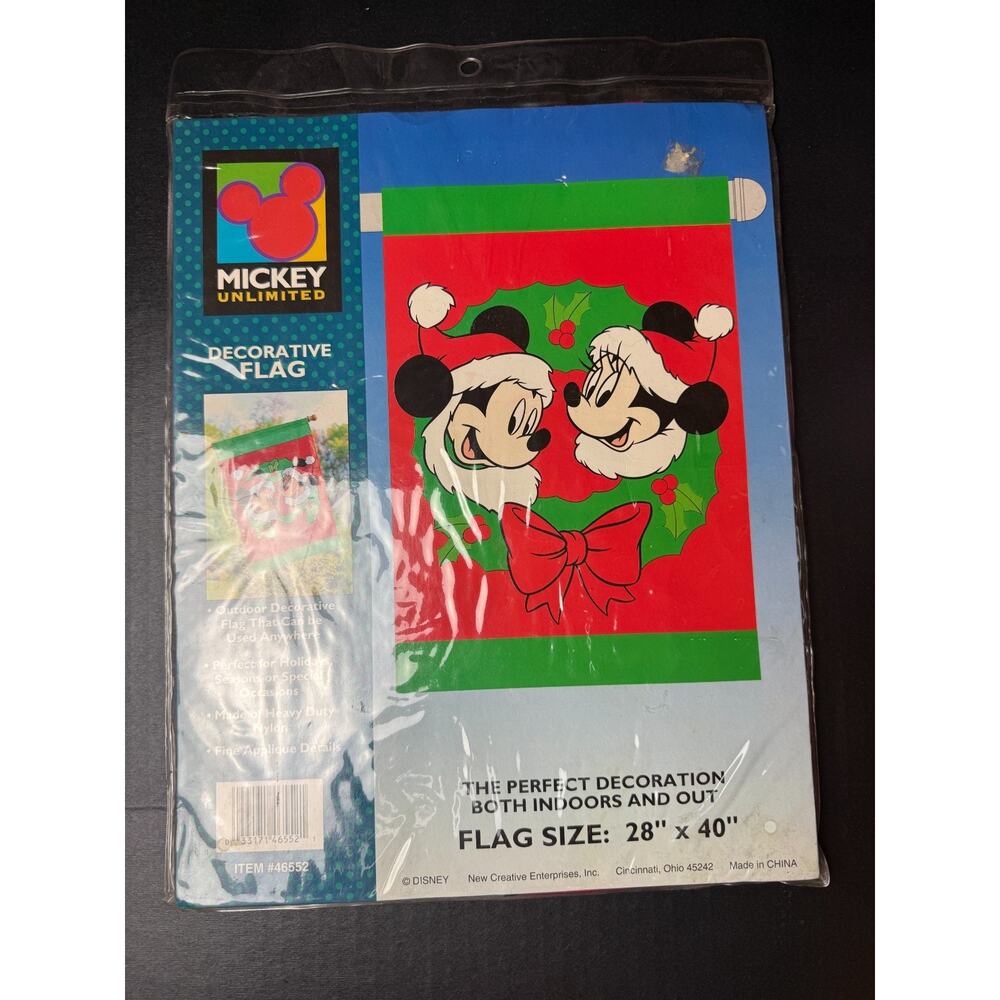 Mickey Unlimited Decorative Flag Mickey & Minnie HolidayWreath 28in x 40in 46552